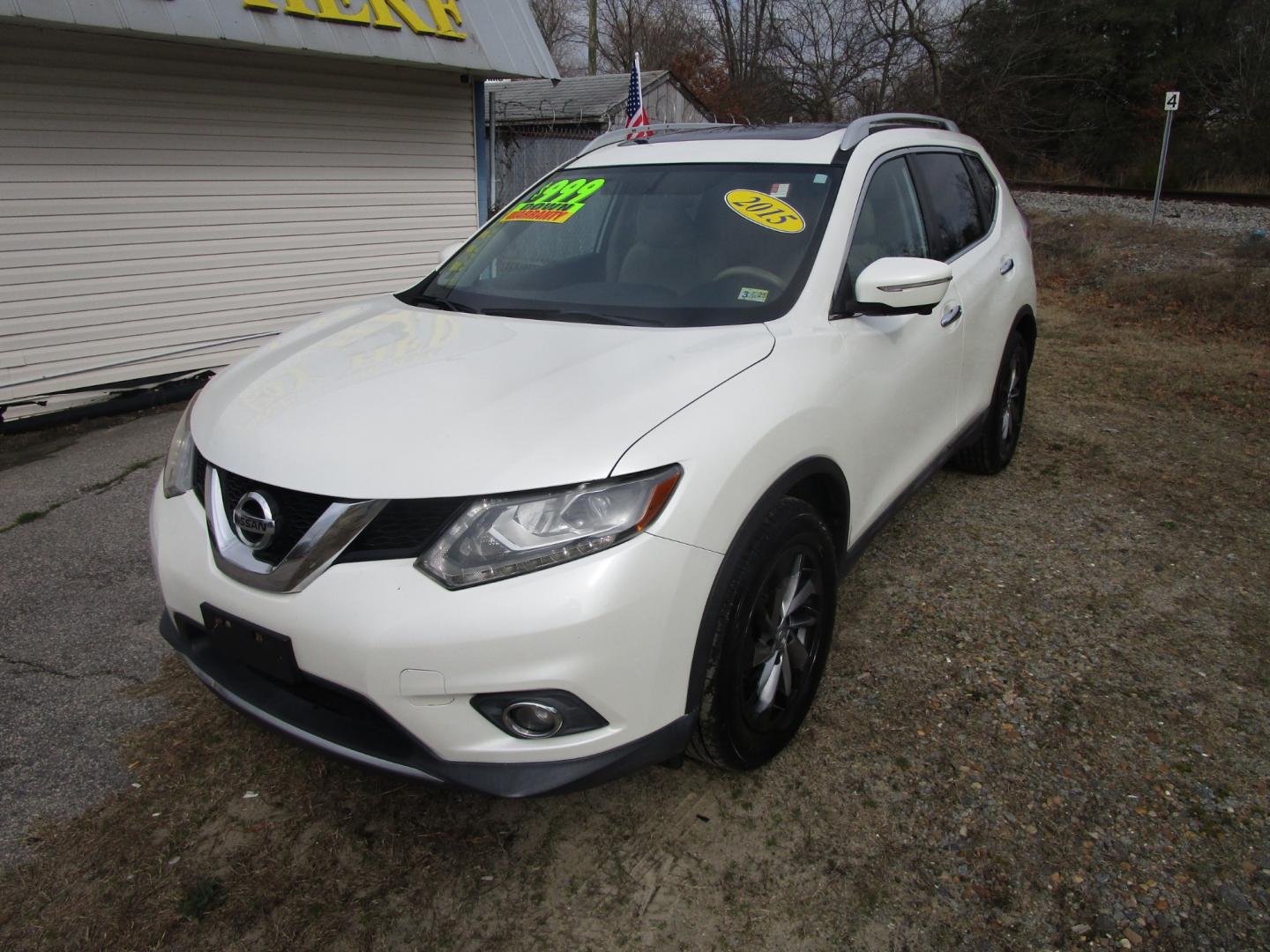 2015 White Nissan Rogue (5N1AT2MT4FC) , located at 2553 Airline Blvd, Portsmouth, VA, 23701, (757) 488-8331, 36.813889, -76.357597 - Photo#1